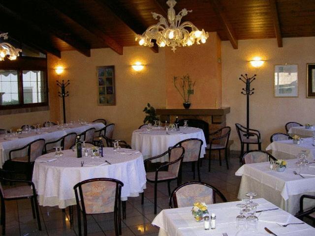 Hotel La Maddalena Quattro Castella المظهر الخارجي الصورة
